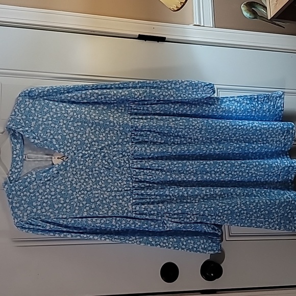 Chic Blue Floral Midi Dress - Picture 2 of 9